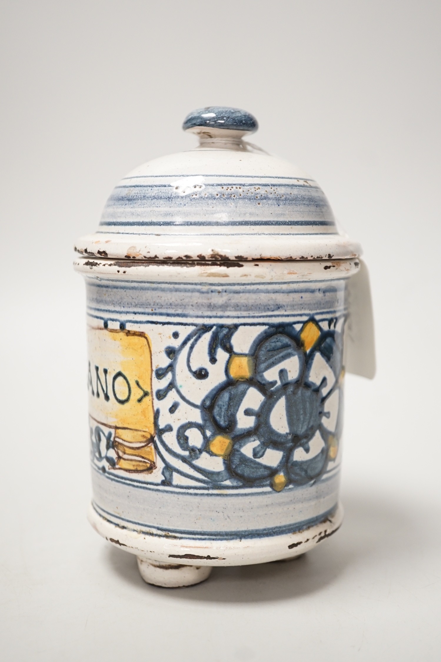 A maiolica ‘Origano’ pot and cover. 16.5cm tall
